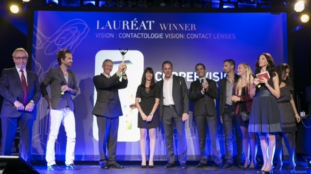 From left to the right (from Vincent Brenckmann receiving the award), CooperVision team members:  Vincent Brenckmann, Caroline Bonneville, Harald Angström, Bruno Gely, Gwendal Lustrin, Alice de Stefano, Alwine Babe