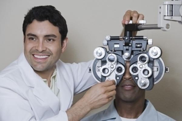 Tips to help you find an eye doctor | CooperVision