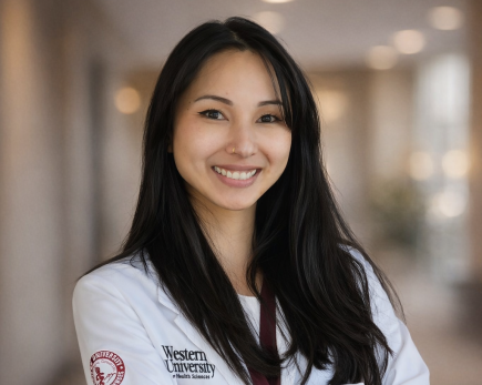  Huong Trinh, third-year optometry student at Western University of Health Sciences